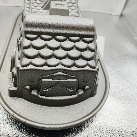 Nordic Ware Gingerbread House Duet Pan Cast Aluminum 5-Cup Holiday Bake - Picture 7 of 13